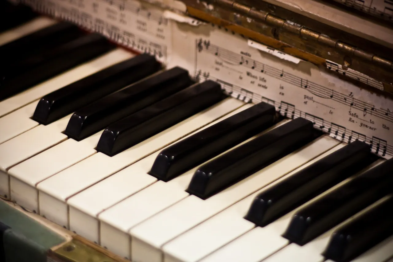 ewolucja klawiatury fortepianu historyczne