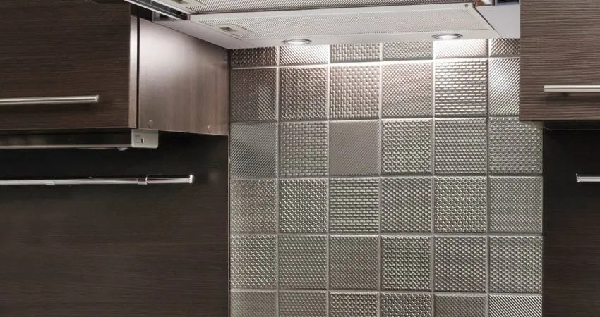 r&oacute;żne szerokości szafek pod okap teleskopowy