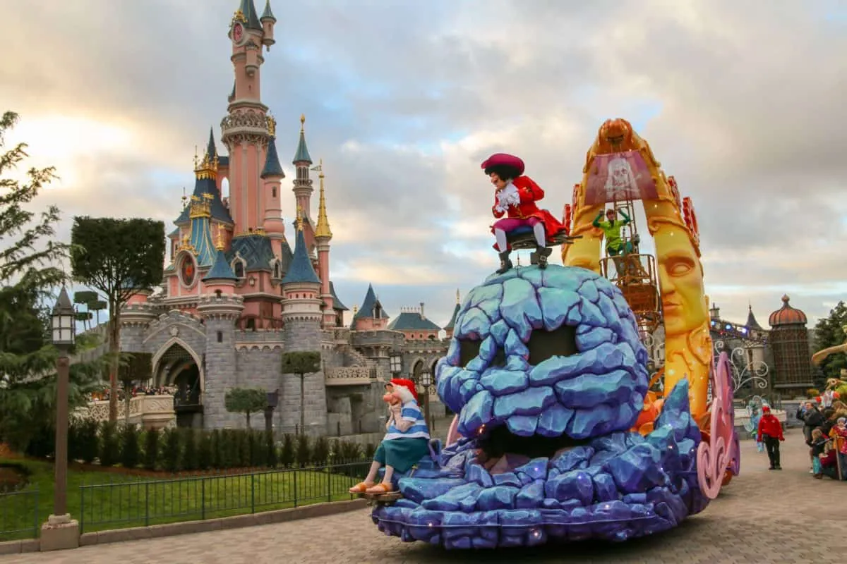 Disney Stars on Parade Disneyland Paris castle