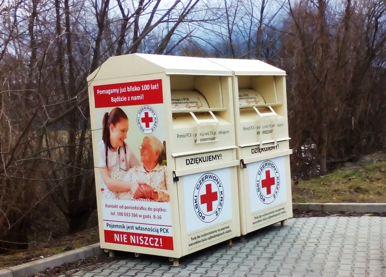 Pojemniki na odzież PCK Ubrania do Oddania