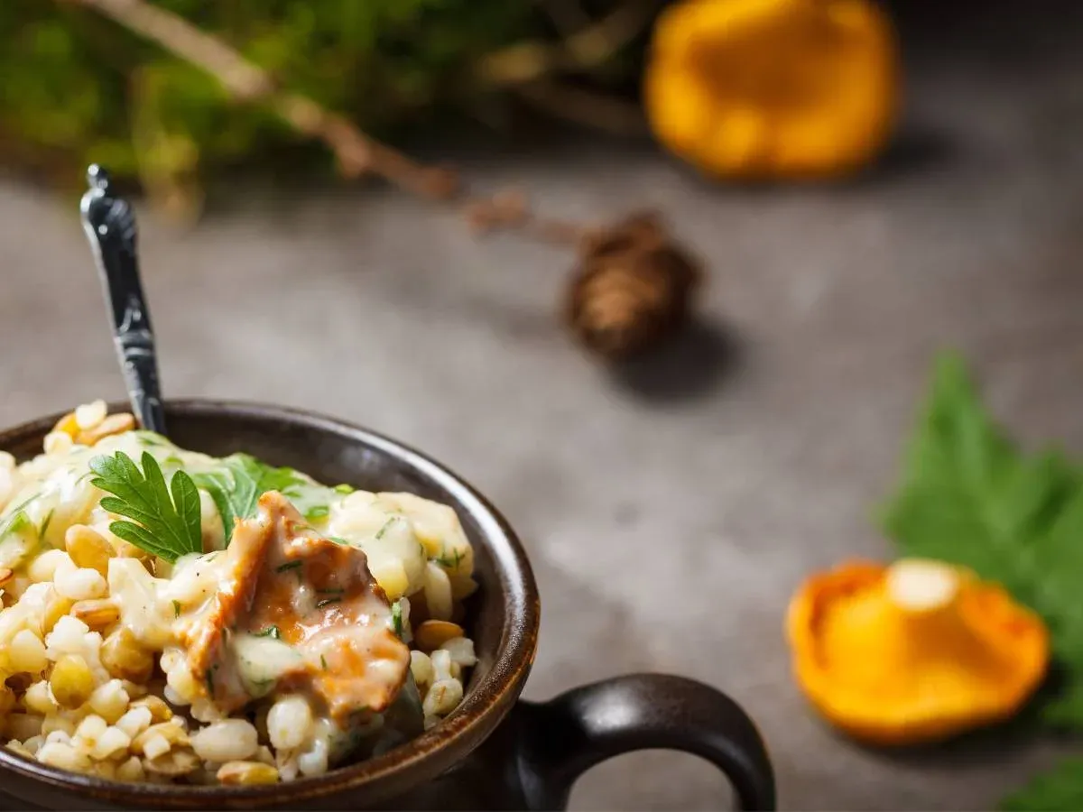 Zagęszczanie sosu mąką, bez grudek