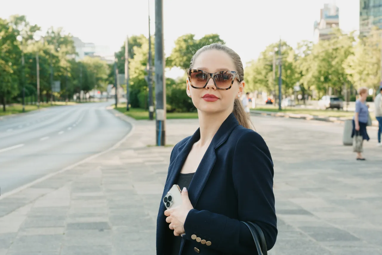 granatowa marynarka damska stylizacje