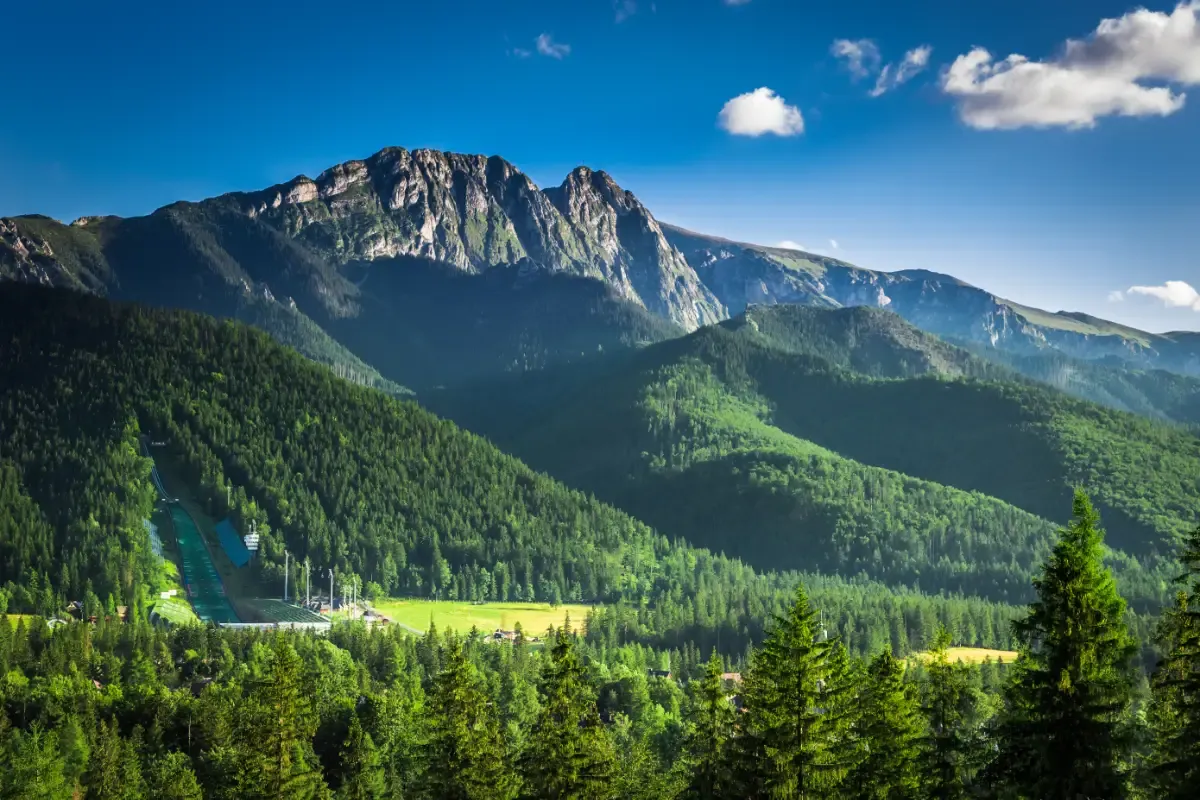 Zakopane krajobrazy Krupówki góry różnorodność noclegów
