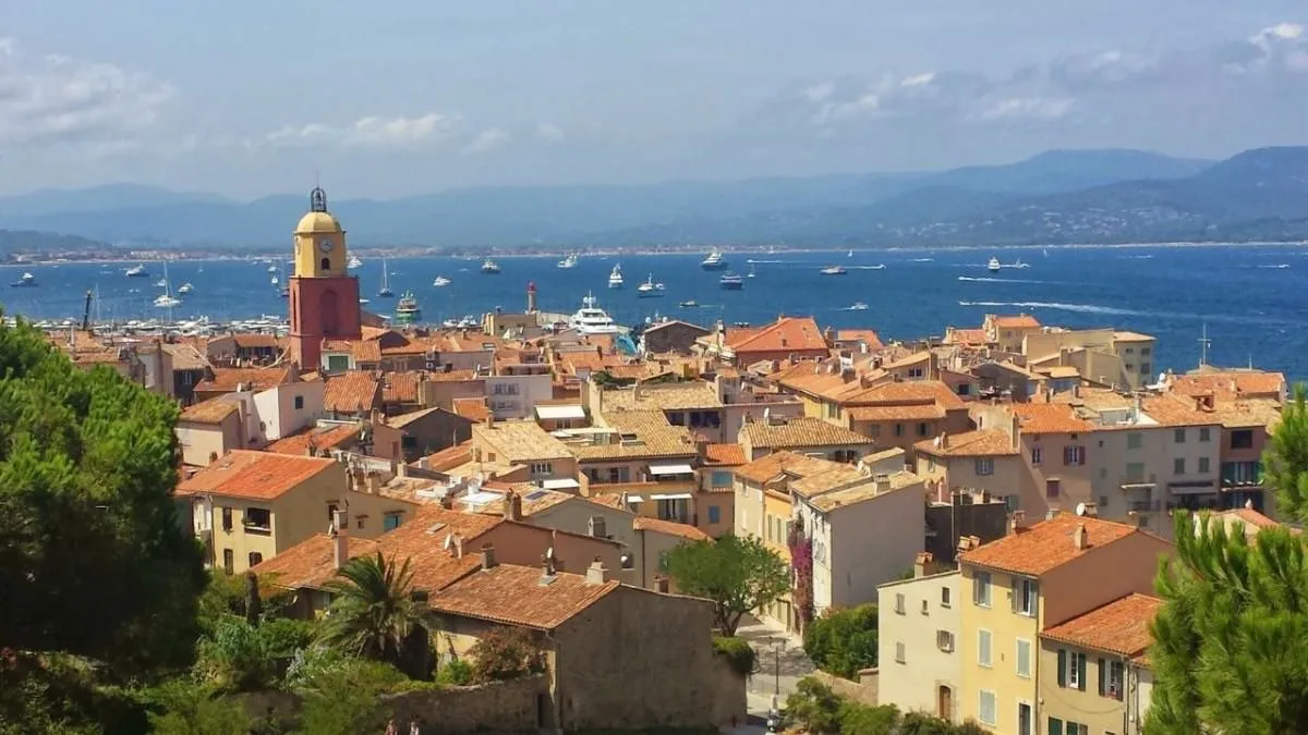 Saint-Tropez panorama port i cytadela