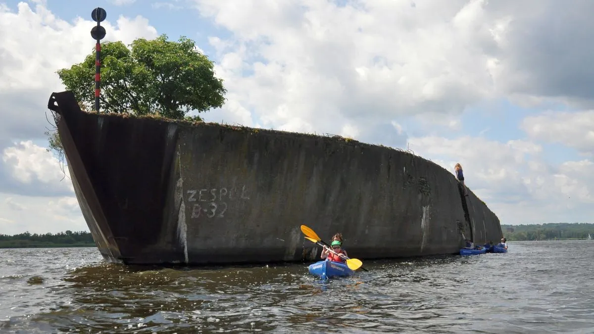 wrak betonowca Jezioro Dąbie