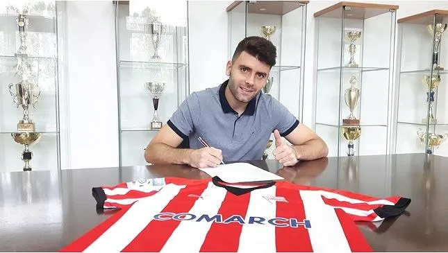 Piłkarz podpisujący kontrakt