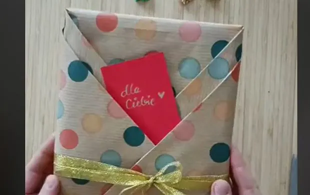 kreatywne pakowanie książki inspiracje