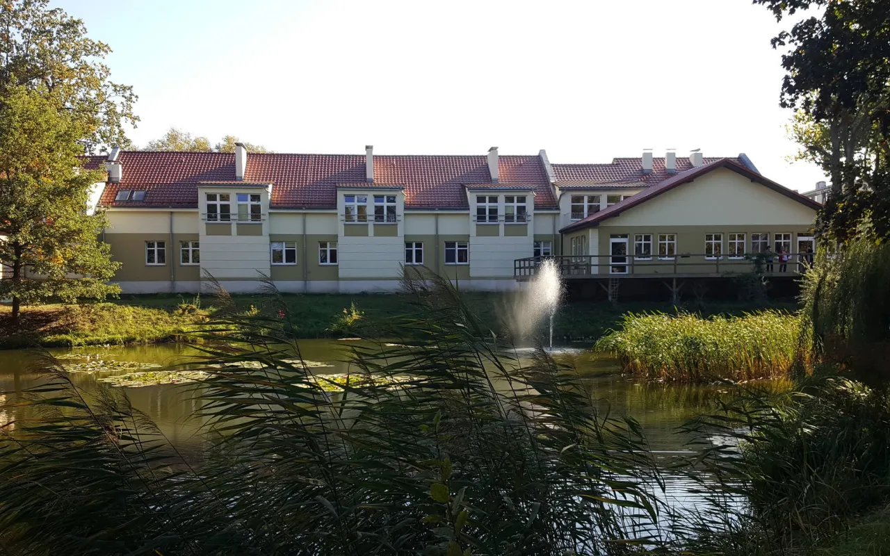 Pałac Batowo dom opieki z zewnątrz