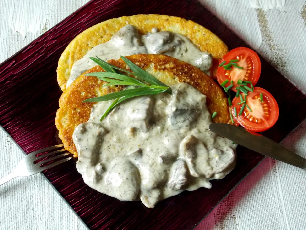 Sos z maślak&oacute;w z makaronem i ziemniakami