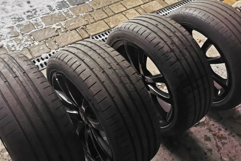 Zdjęcie Gdzie kupić kilkuletnie nieużywane opony i uniknąć zagrożeń?
