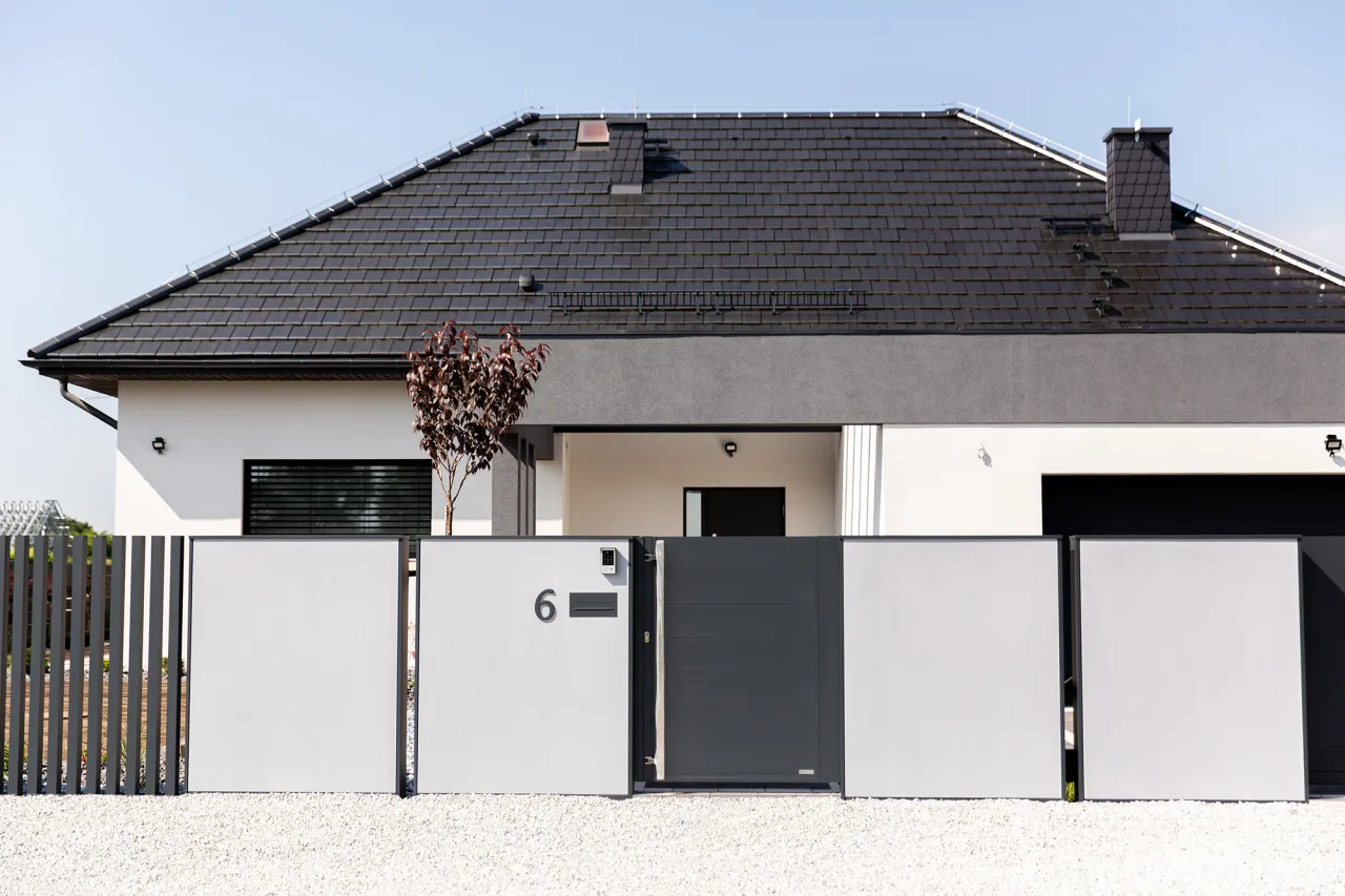 malowanie ogrodzenia betonowego farbą elewacyjną