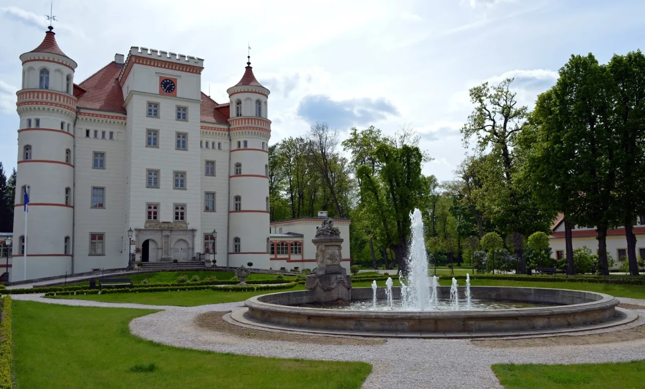 Pałac Wojan&oacute;w Dolina Pałac&oacute;w i Ogrod&oacute;w