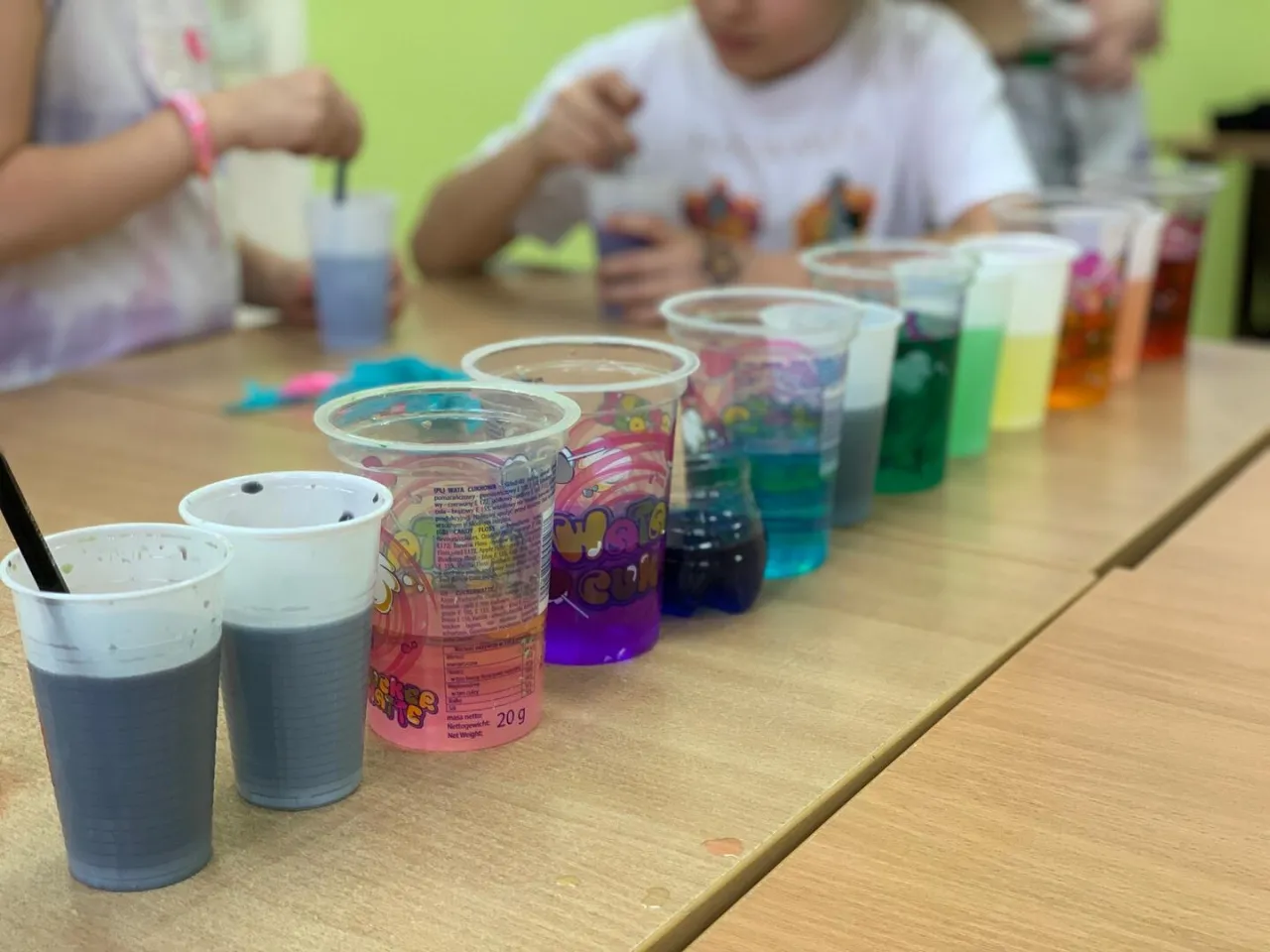 eksperyment z wędrującą wodą