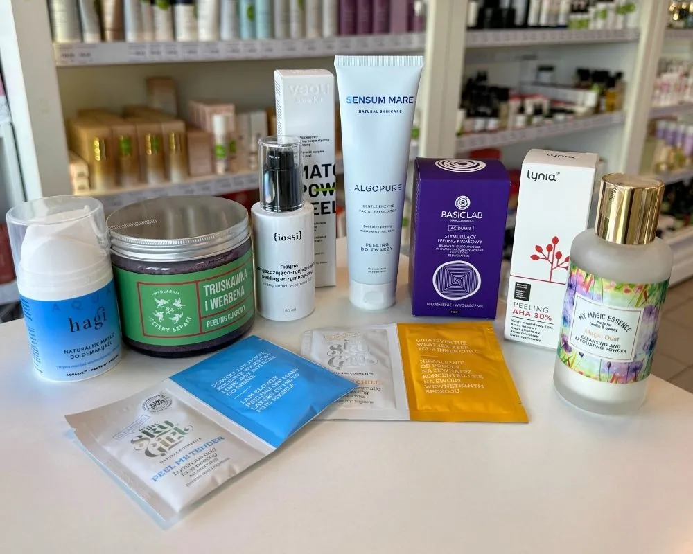 por&oacute;wnanie peeling enzymatyczny mechaniczny kwasowy