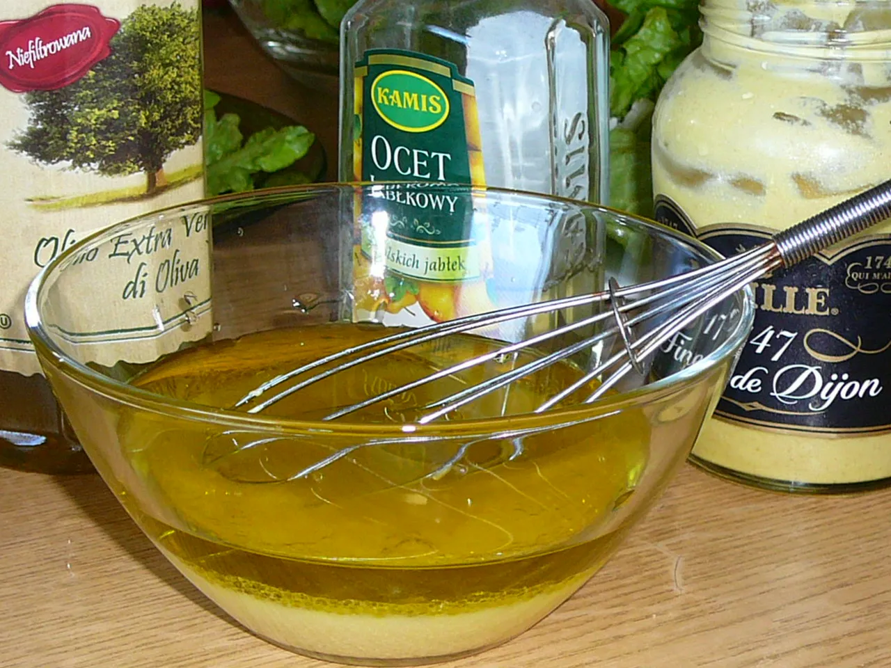r&oacute;żne sosy do sur&oacute;wek, składniki winegretu