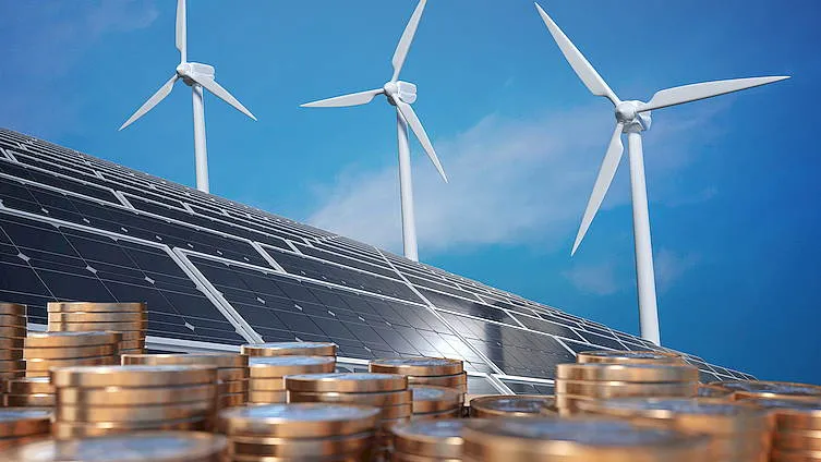 OZE w przemyśle, panele fotowoltaiczne na dachu fabryki, turbiny wiatrowe przemysł