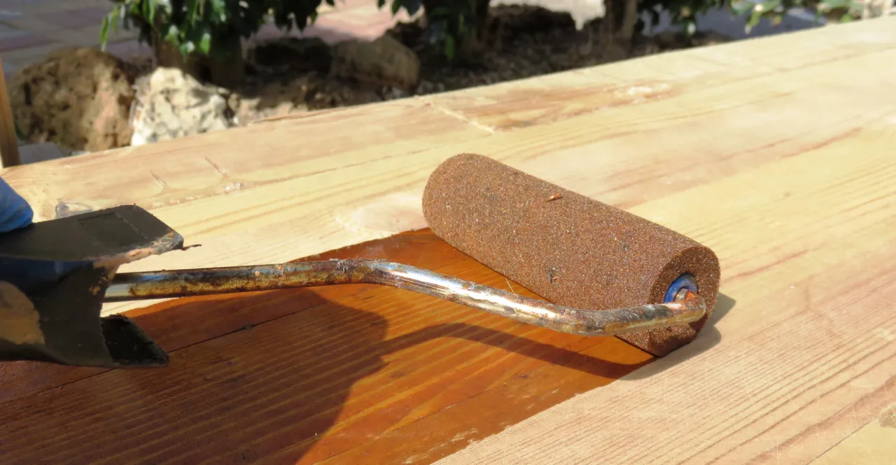 Rodzaje wałk&oacute;w do malowania mebli