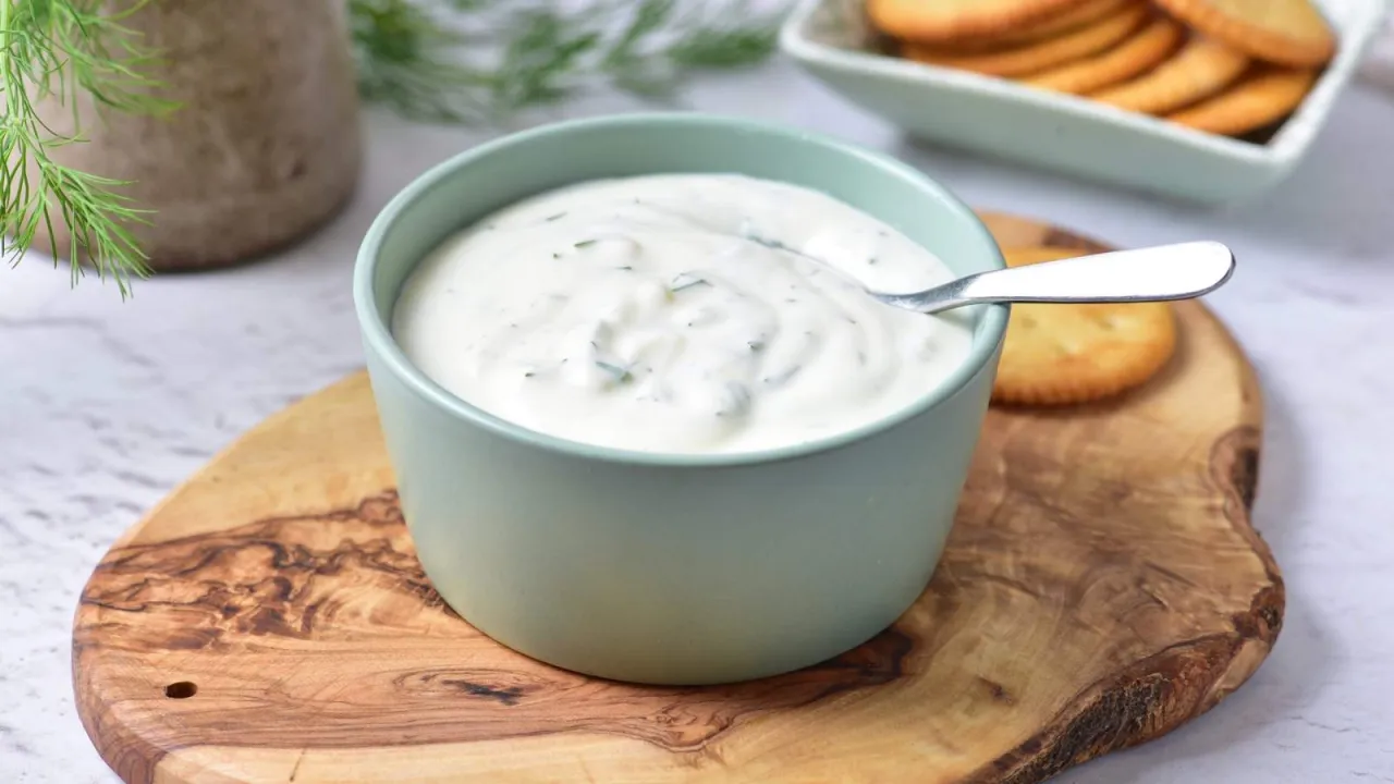 Składniki do zagęszczania sosu jogurtowego bez majonezu