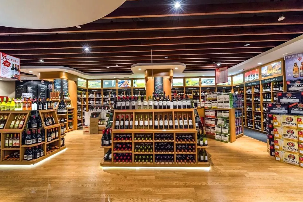 Zakupy duty free alkohol lotnisko