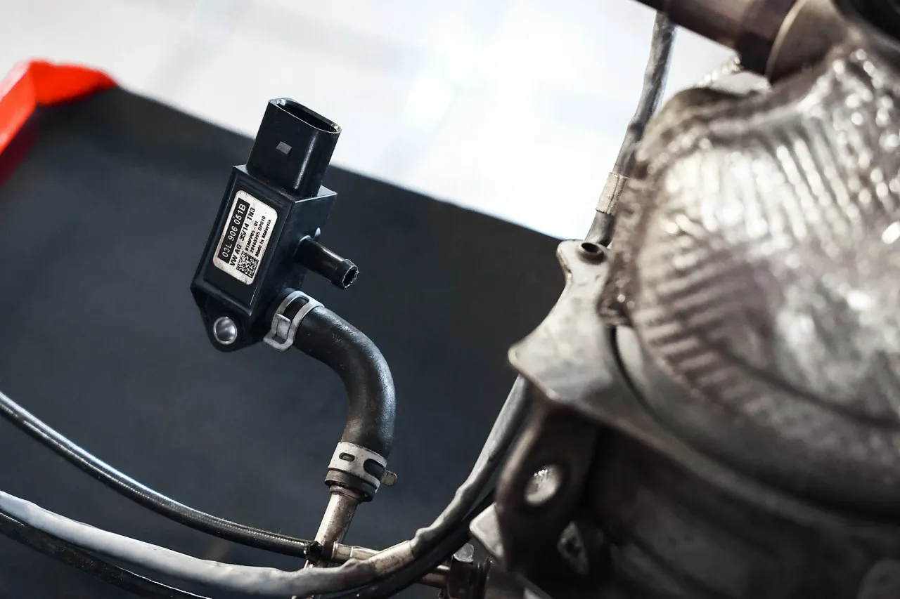 kontrolki DPF check engine, uszkodzony czujnik ciśnienia DPF objawy