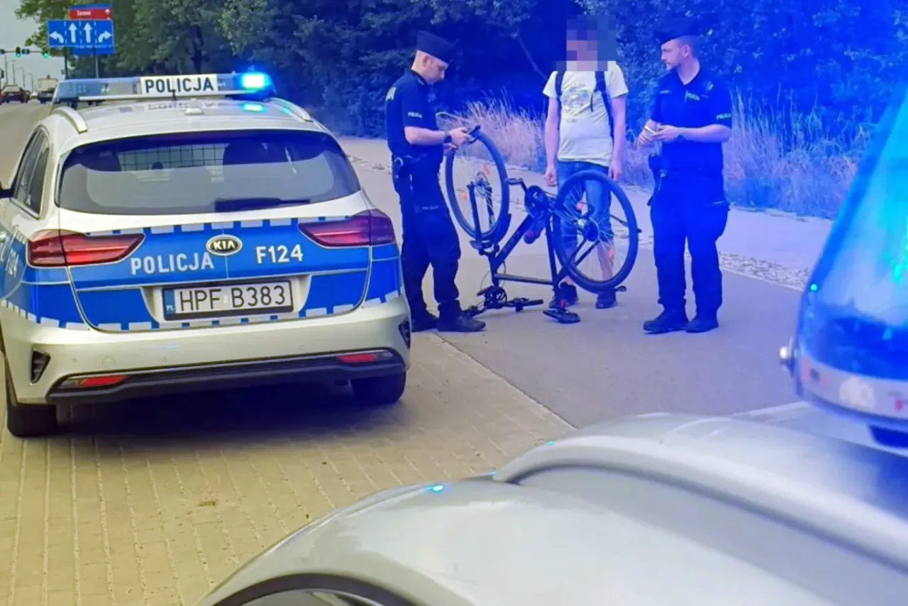 Policja zatrzymała rowerzystę. Czy można jechać rowerem po alkoholu? To pytanie, na kt&oacute;re odpowiedź jest jasna: nie.