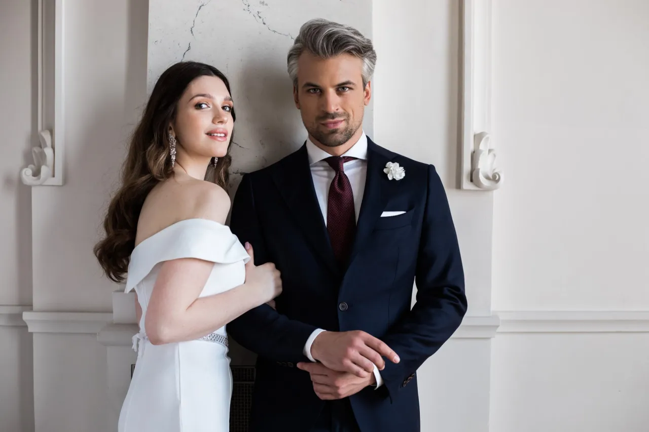 Pan Młody garnitur ślub cywilny granatowy