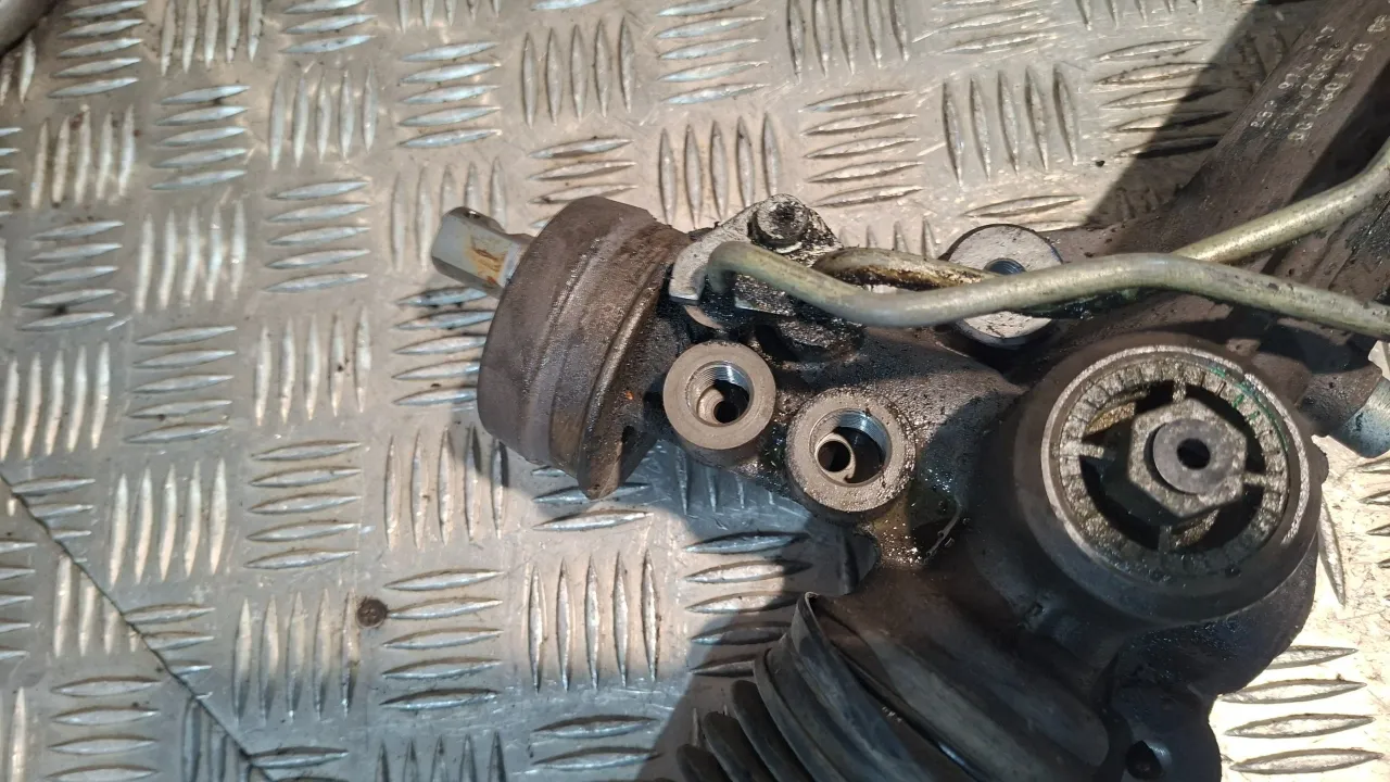 Uszkodzona maglownica Audi A4 B6 korozja manszeta