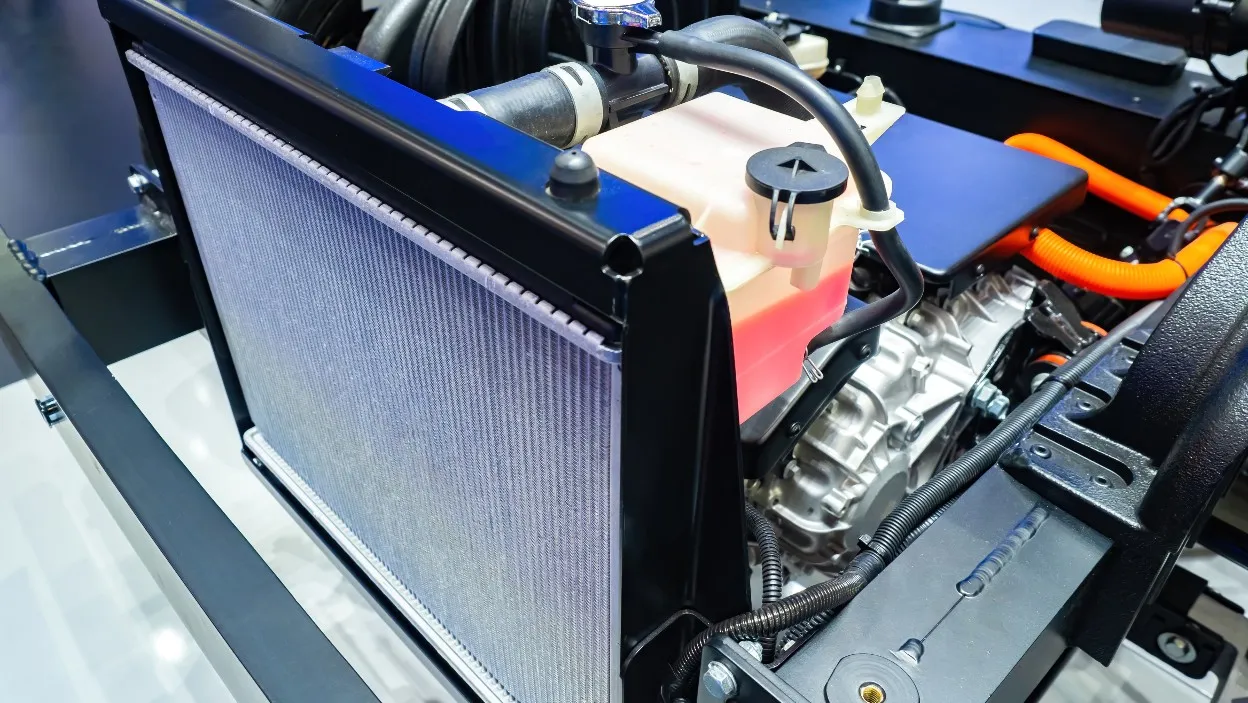 Wymiana chłodnicy w samochodzie