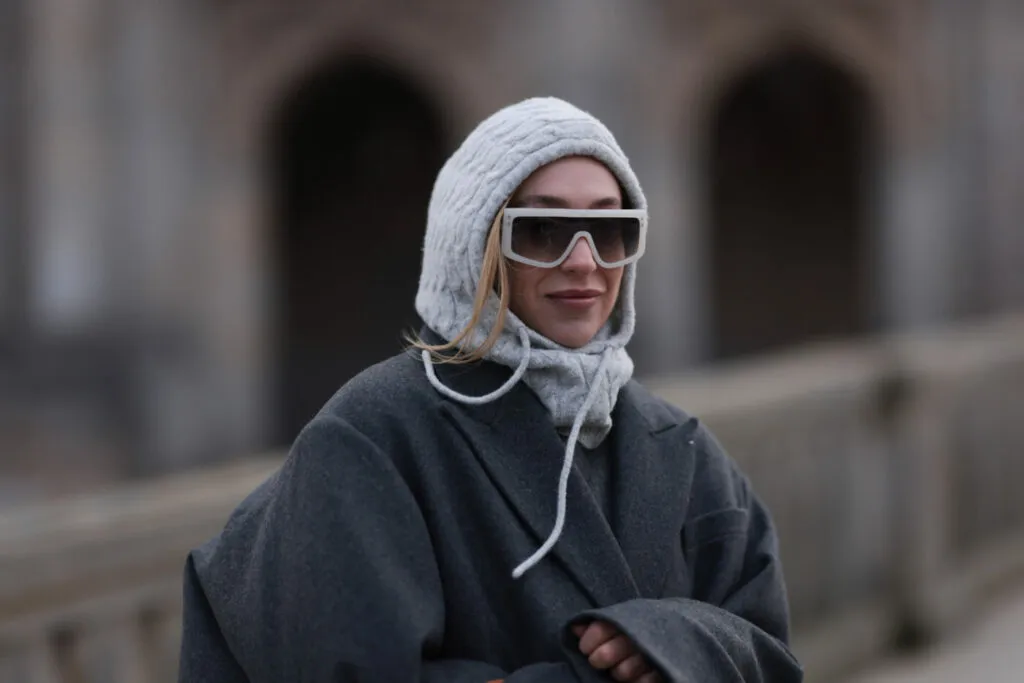 stylizacja z szalikiem jako balaclava