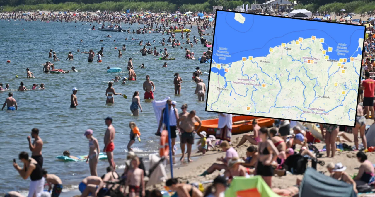 Tłum ludzi na plaży i w wodzie. Mapa wskazuje, gdzie jest najcieplejsze morze w Polsce, zaznaczone falami.