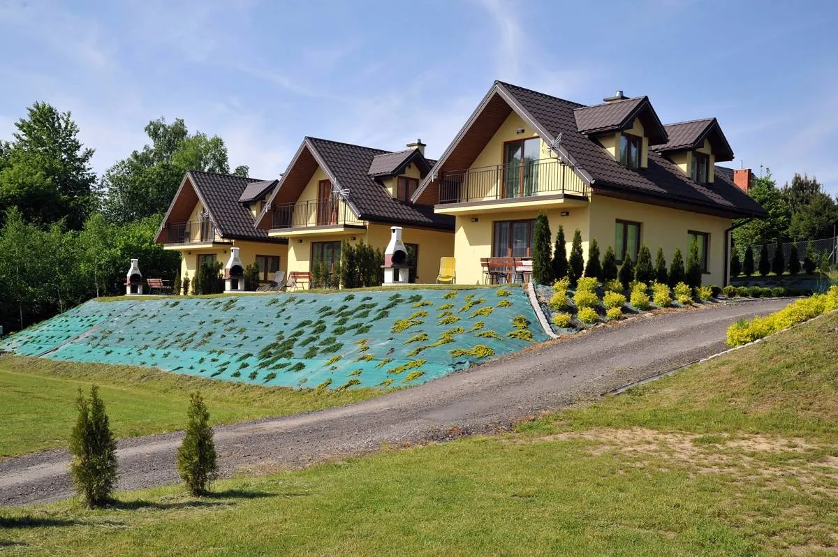 Różnorodne typy noclegów w Bieszczadach (domek, agroturystyka, hotel)