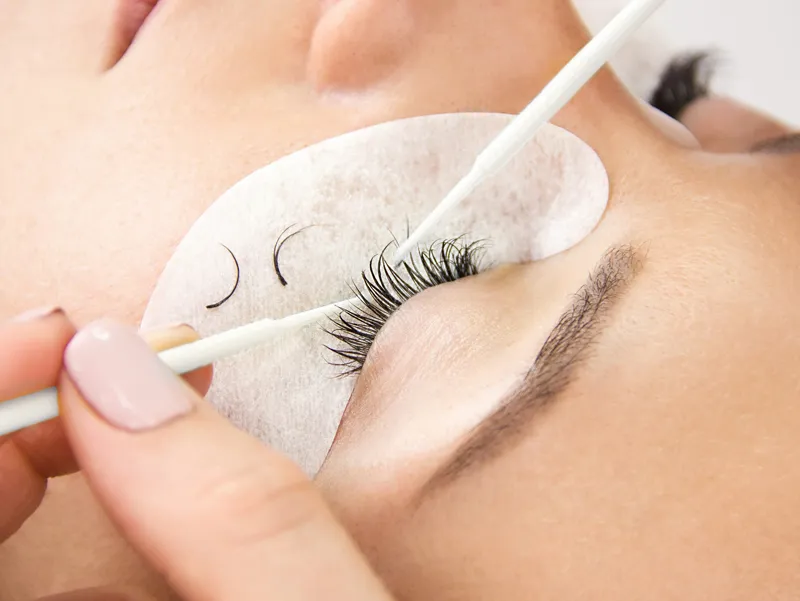 zdejmowanie rzęs removerem instrukcja krok po kroku