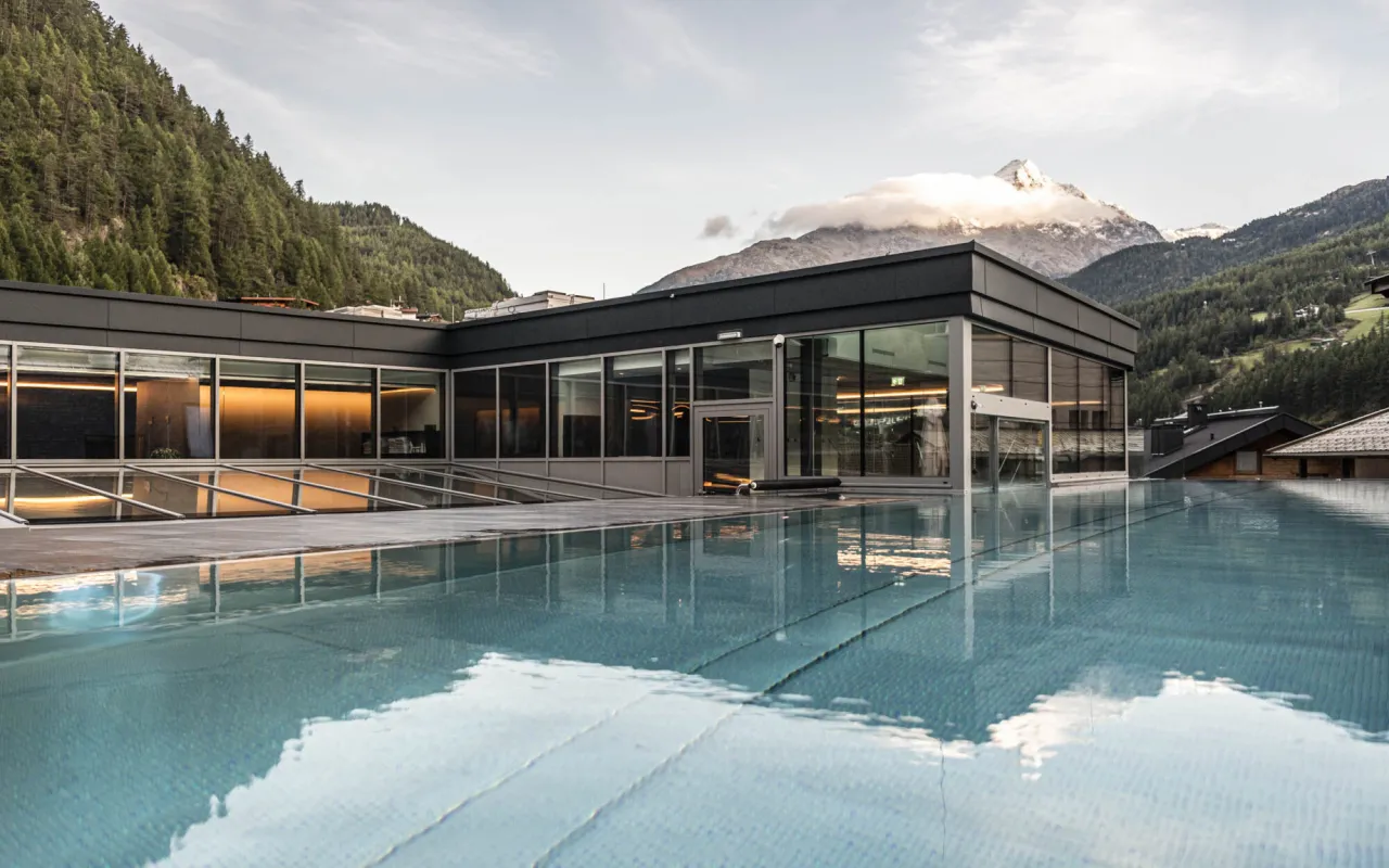 Die Berge Lifestyle Hotel S&ouml;lden Sky Spa Infinity Pool