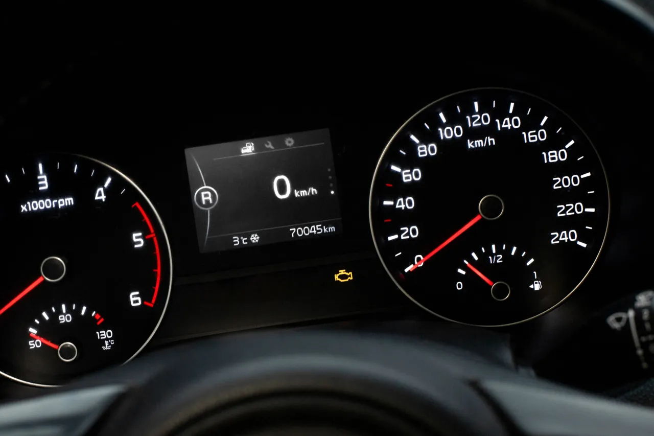 samoch&oacute;d na autostradzie regeneracja DPF