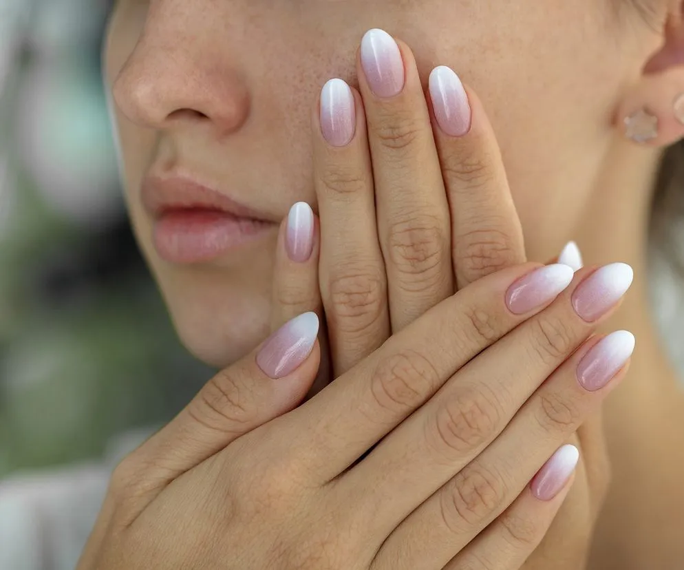 ombre na paznokciach r&oacute;żne style