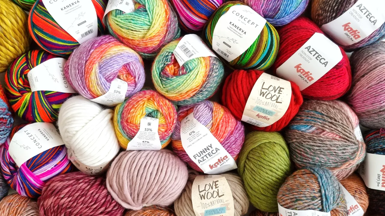 r&oacute;żne rodzaje wł&oacute;czki do szydełkowania