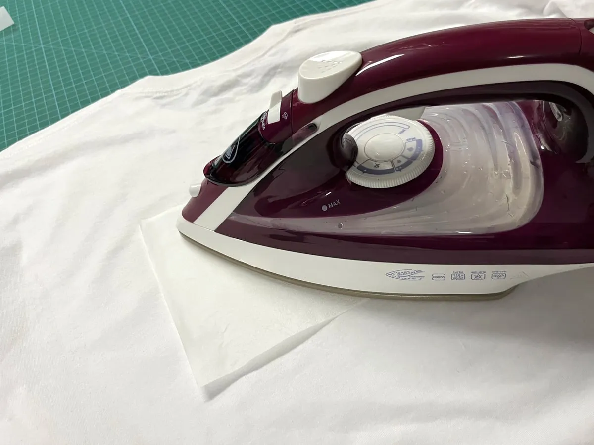 Usuwanie naprasowanki żelazkiem krok po kroku