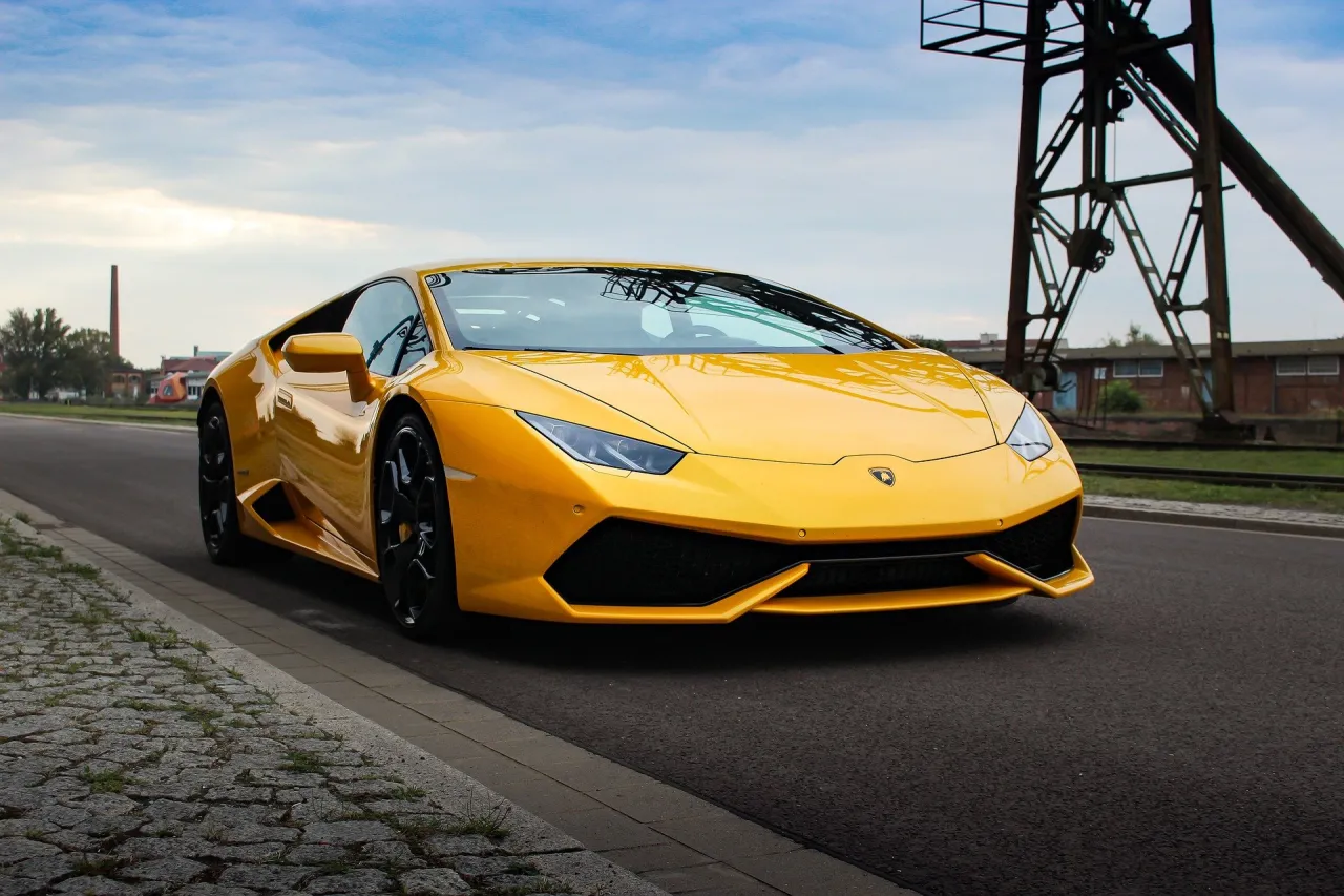 Zdjęcie Ile pali Lamborghini Huracan? Zaskakujące dane o zużyciu paliwa