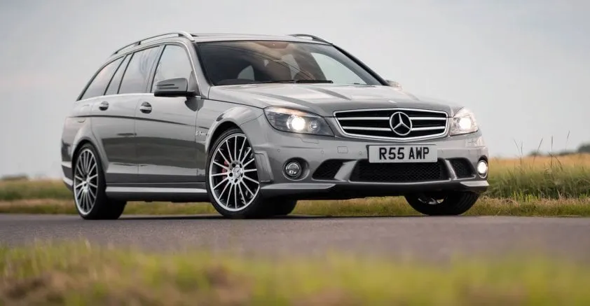 Zdjęcie Mercedes C63 AMG W204 - poznaj jego mocne strony i pułapki zakupu