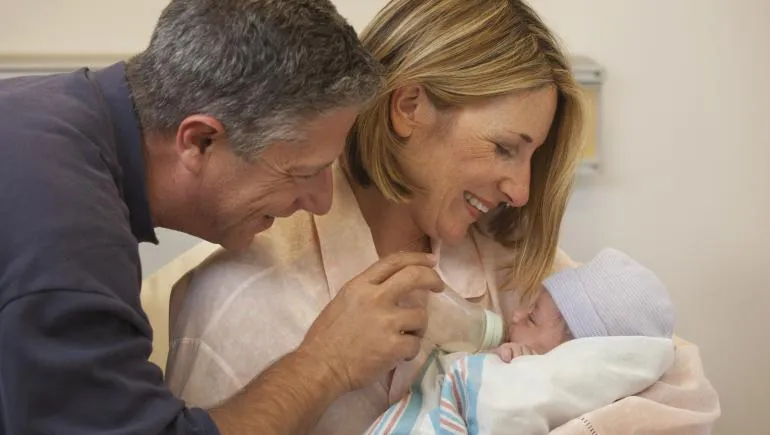 Zdjęcie Ciąża po 50: objawy, które mogą zaskoczyć i mylić z menopauzą