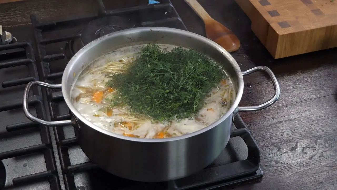 Zdjęcie Jakie zupy z makaronem zachwycą Twoje podniebienie? Przepisy i inspiracje