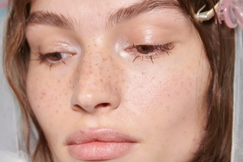 Zdjęcie Henna na piegi: Jak zrobić naturalne piegi? Poradnik