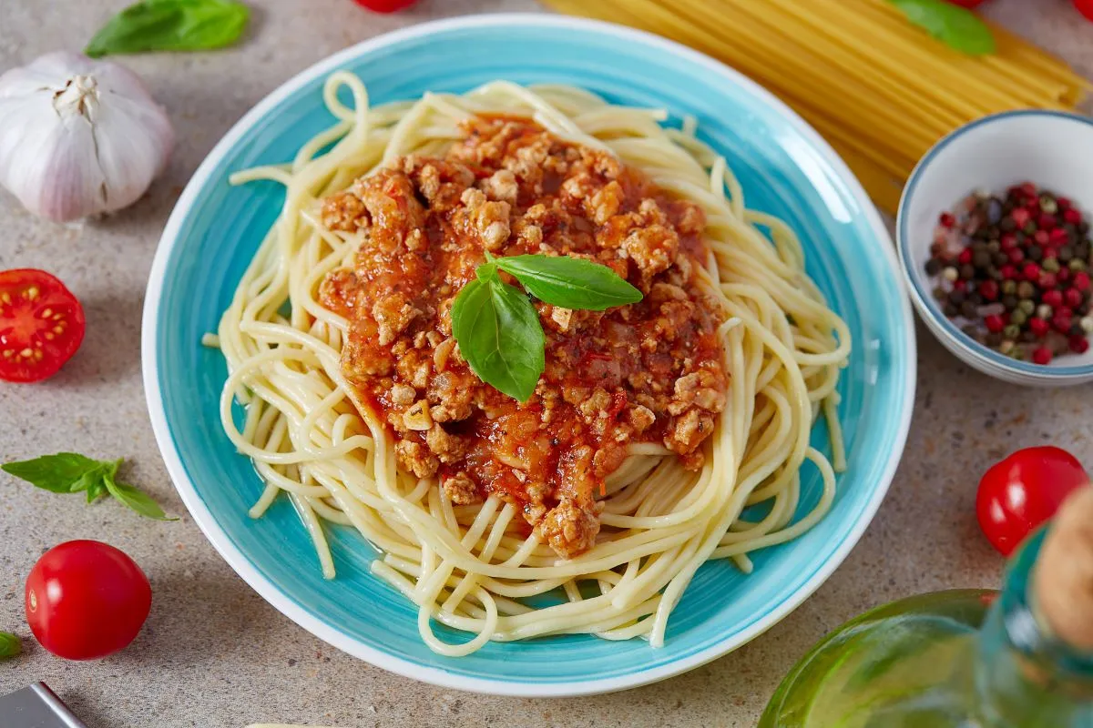 Zdjęcie Jak zrobić sos do spaghetti z pomidorów - prosty przepis na pyszny sos