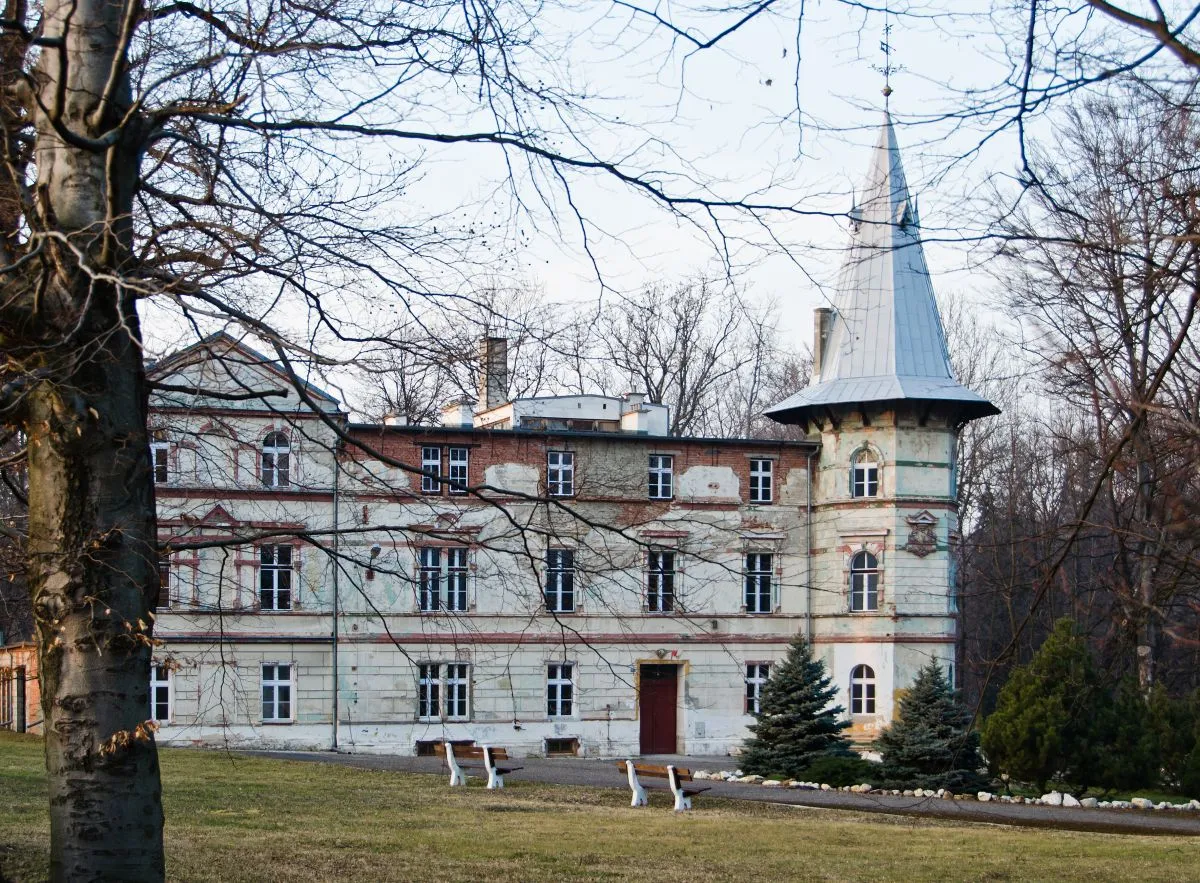 Zdjęcie Pałac Münchhausenów w Żelaźnie: Tajemnice, historia i architektura
