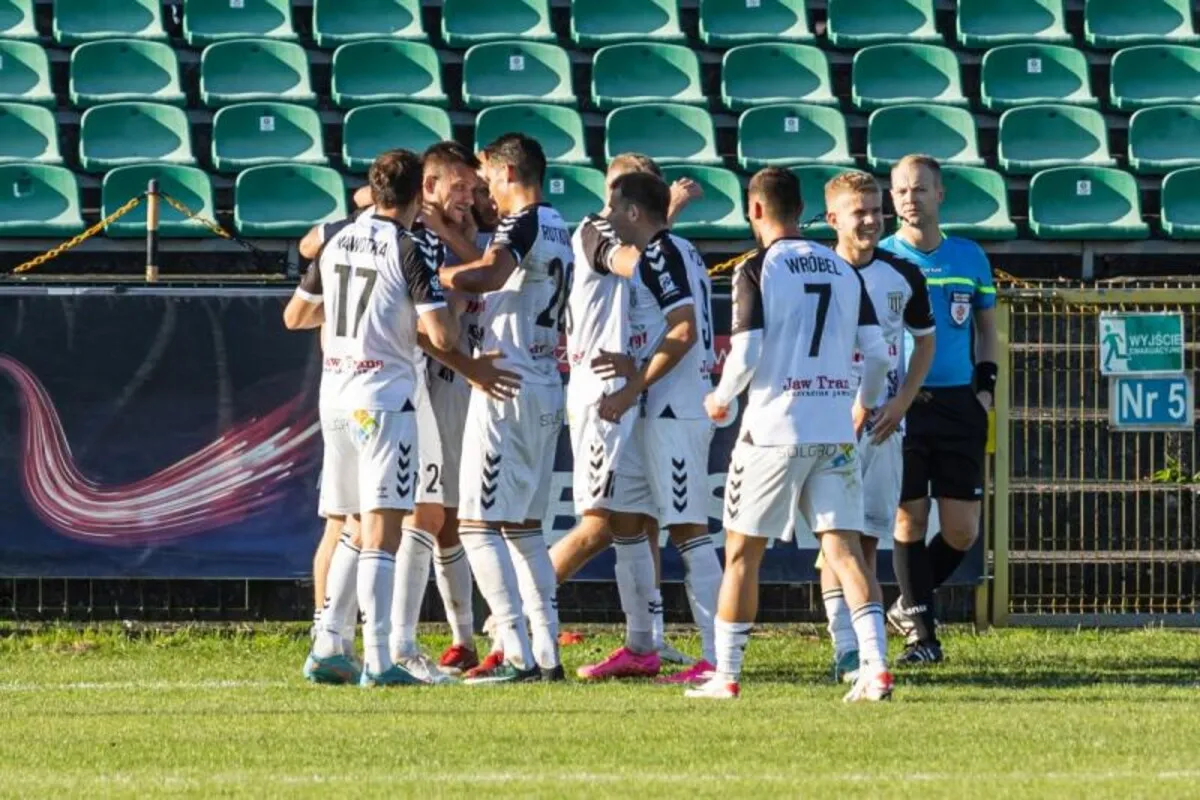 Zdjęcie Szokujące zarobki piłkarzy Sandecji - prawda o pensjach w nowosądeckim klubie