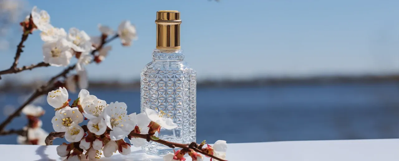 Zdjęcie Woda perfumowana vs toaletowa: Która jest mocniejsza i trwalsza?