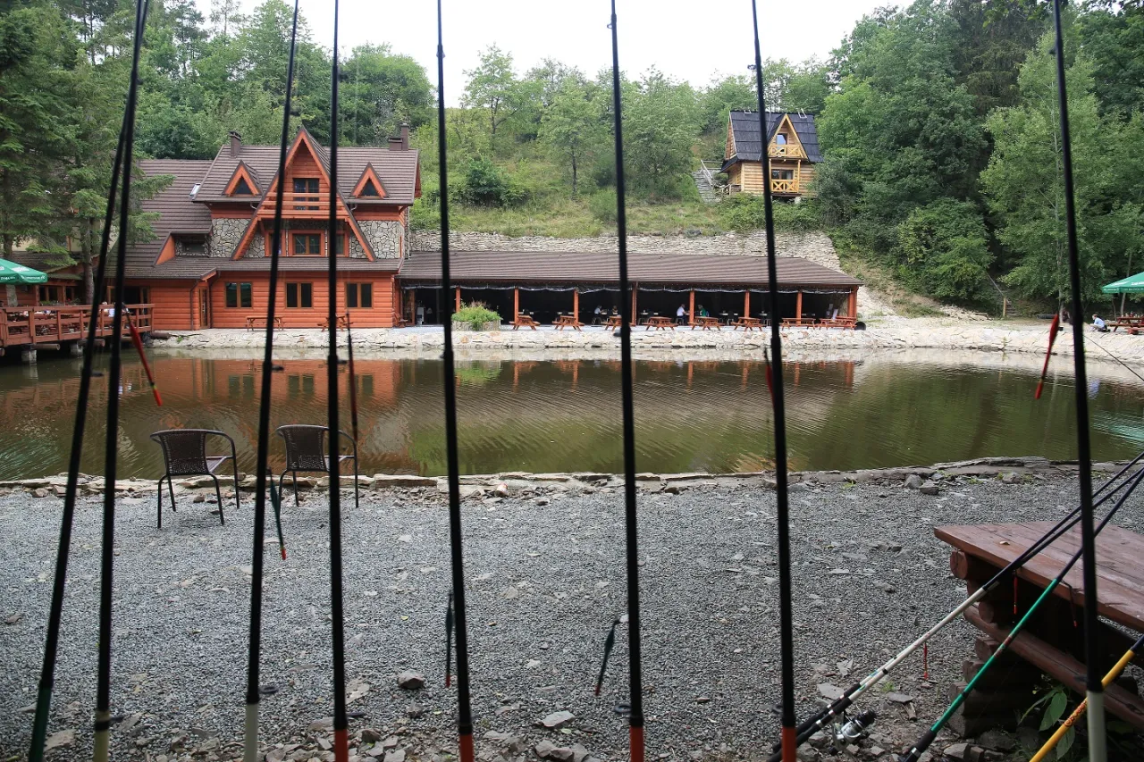 Zdjęcie Gdzie na ryby z noclegiem w Wielkopolsce? Odkryj najlepsze miejsca