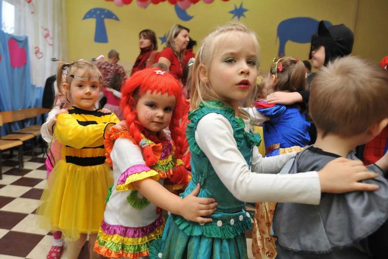 Zdjęcie Zabawne zabawy karnawałowe dla dzieci i rodziców - radość dla całej rodziny