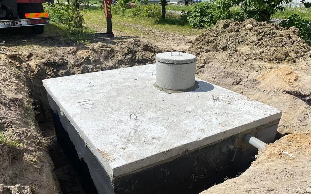 Zdjęcie Ile kosztuje szambo betonowe z montażem: realne ceny i koszty dodatkowe