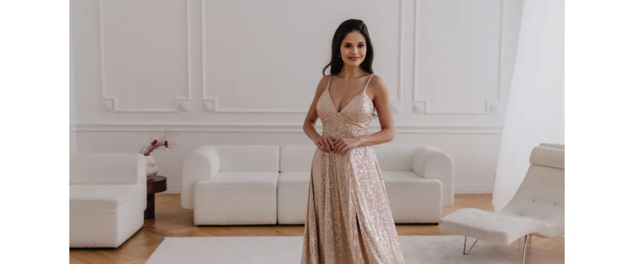 Zdjęcie Czy sukienki z cekinami są modne? Sprawdź aktualne trendy i stylizacje